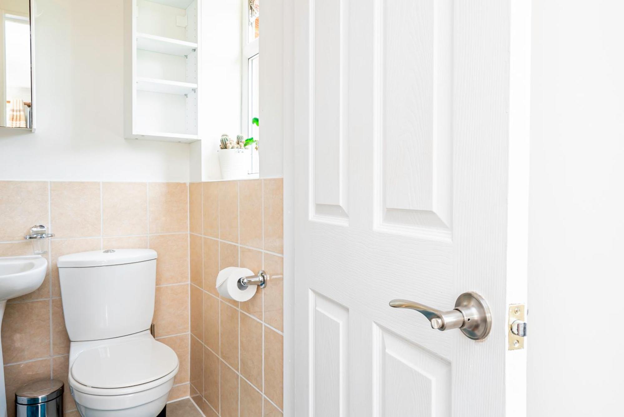 Earley Luxury Ensuite Room With Private Entrance レディング エクステリア 写真