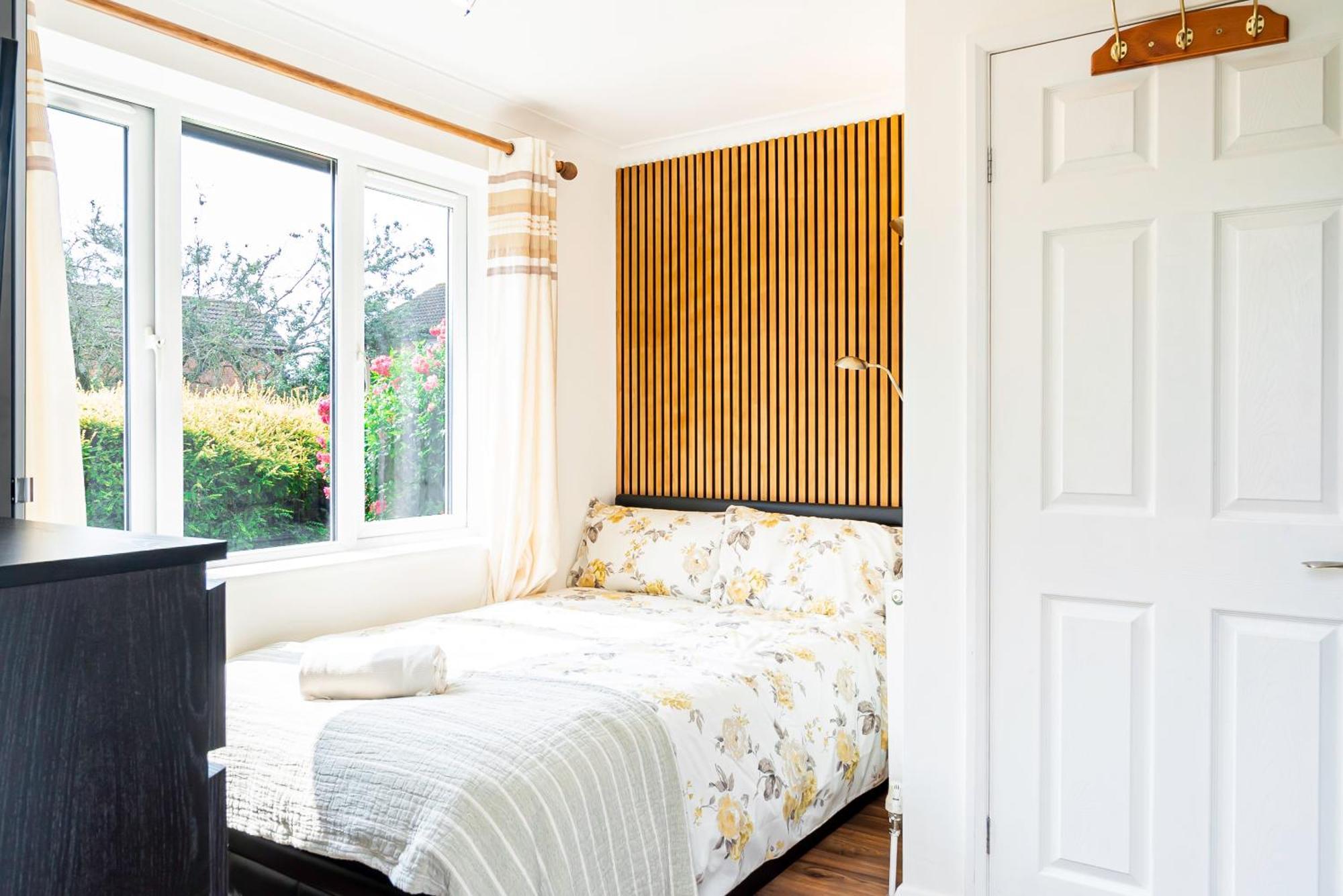 Earley Luxury Ensuite Room With Private Entrance レディング エクステリア 写真